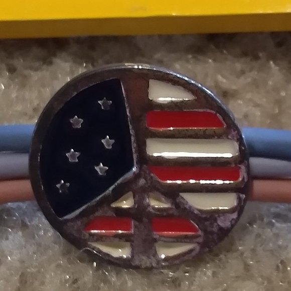 2 Bracelets - Picture 4 of 6